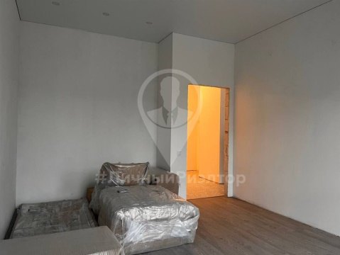 1-к квартира, 1/4 эт., 63м²